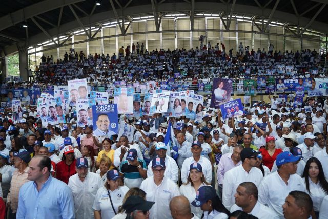 Al evento realizado asistieron dirigentes y simpatizantes del partido azul quienes reafirmaron su decisión de  "reventar" las urnas el próximo domingo 18 de febrero  (Foto: Fuente externa)