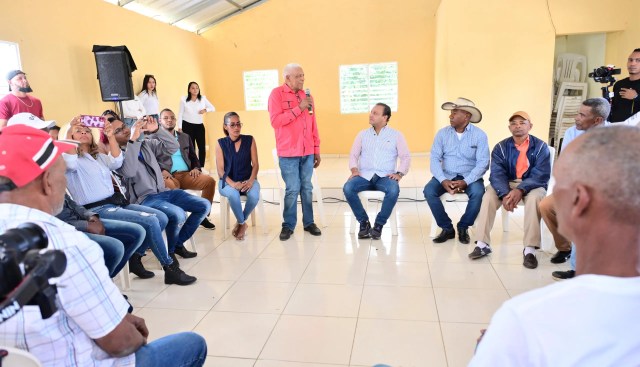 Productores de ganado vacuno, ovino-caprino, cerdo y agricultores hablaron cara a cara con Abel Martínez (Foto: Fuente externa)