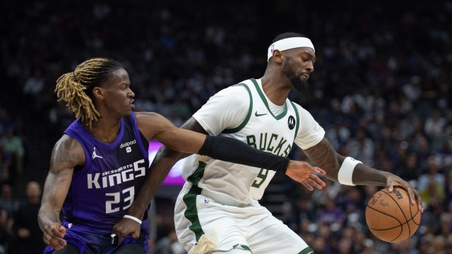 De'Aaron Fox scores 29 points and the Kings snap a 15-game skid against the  Bucks with a 129-94 win | abc10.com