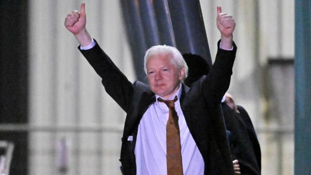 Julian Assange llega a Australia tras doce años de reclusión